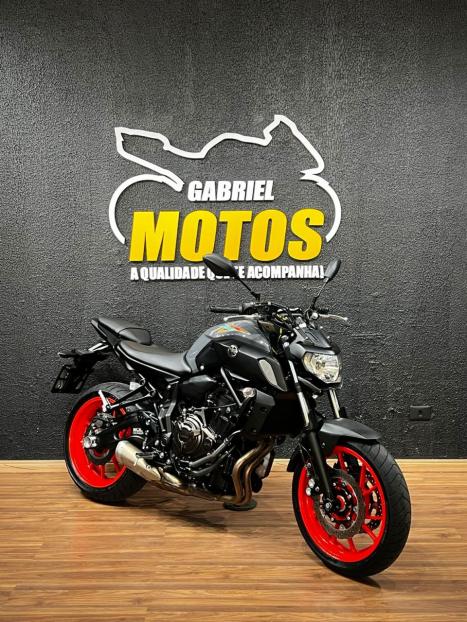 YAMAHA MT-07 700 ABS, Foto 3