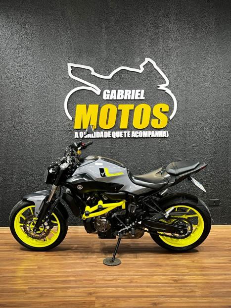 YAMAHA MT-07 700 ABS, Foto 2