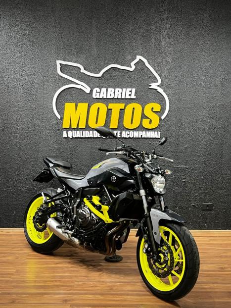 YAMAHA MT-07 700 ABS, Foto 3