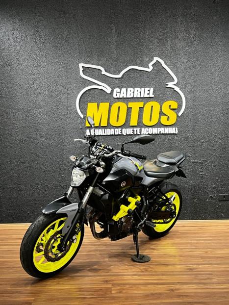 YAMAHA MT-07 700 ABS, Foto 4