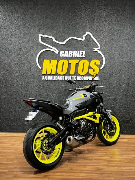 YAMAHA MT-07 700 ABS, Foto 6