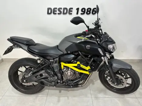 YAMAHA MT-07 700 ABS, Foto 2