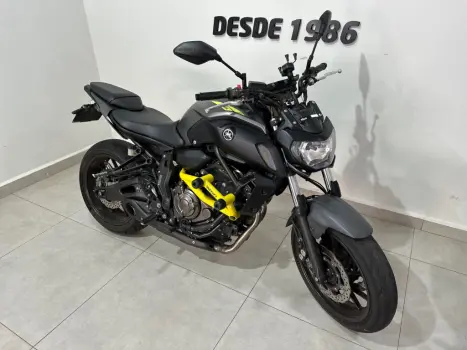 YAMAHA MT-07 700 ABS, Foto 3