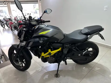 YAMAHA MT-07 700 ABS, Foto 4