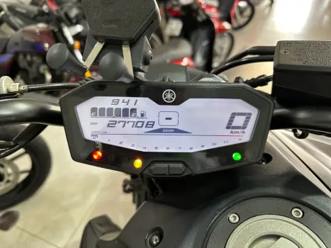 YAMAHA MT-07 700 ABS, Foto 6