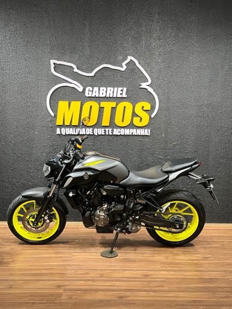 YAMAHA MT-07 700 ABS, Foto 2