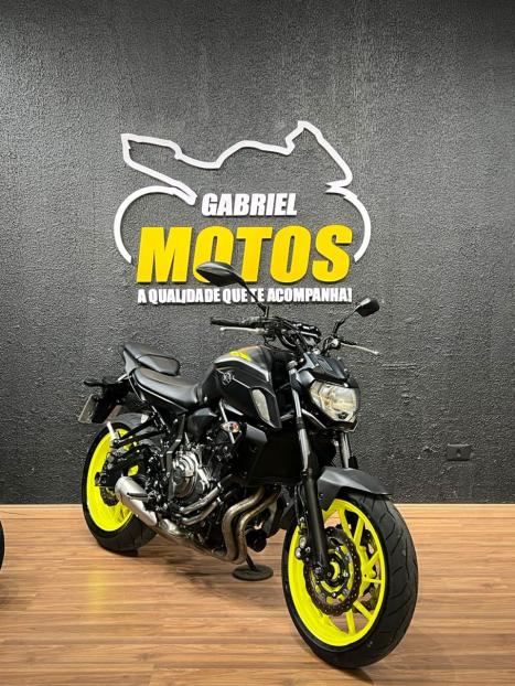 YAMAHA MT-07 700 ABS, Foto 3