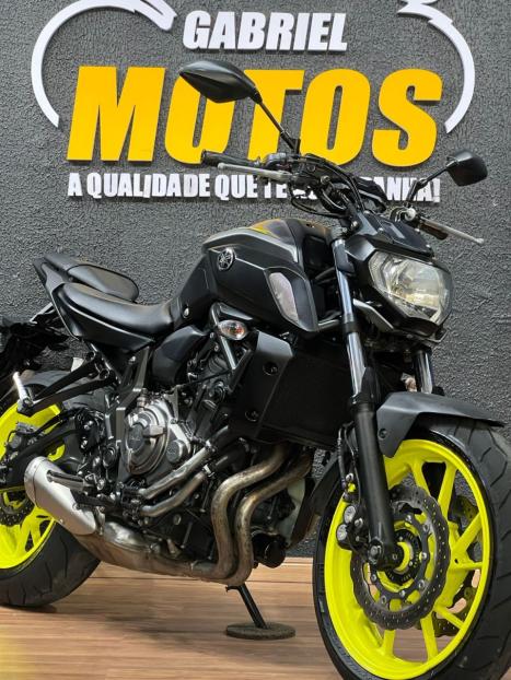 YAMAHA MT-07 700 ABS, Foto 4