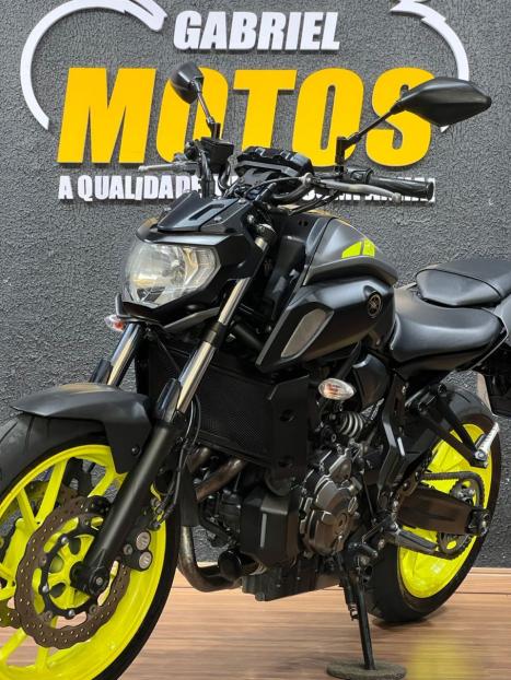 YAMAHA MT-07 700 ABS, Foto 6