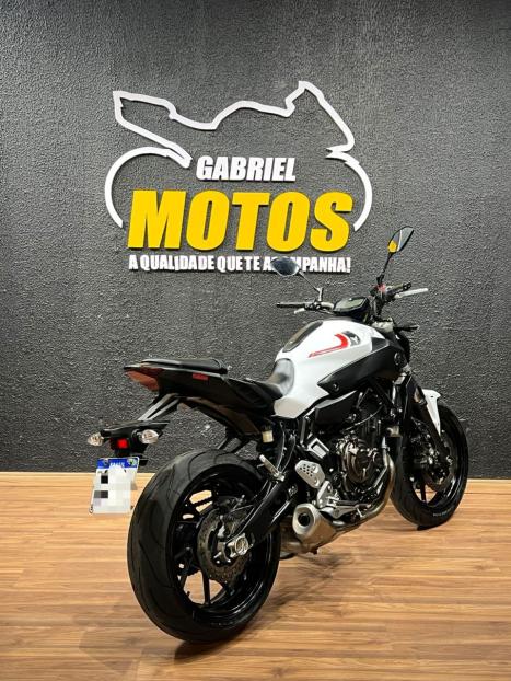 YAMAHA MT-07 700 ABS, Foto 6