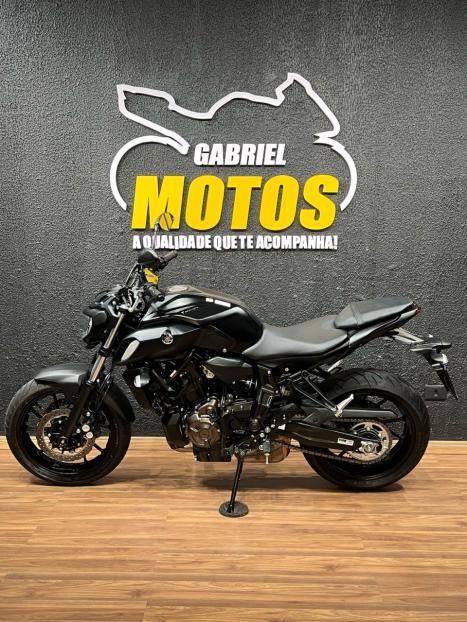 YAMAHA MT-07 700 ABS, Foto 2