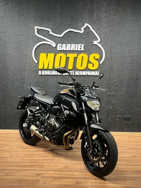 YAMAHA MT-07 700 ABS, Foto 3