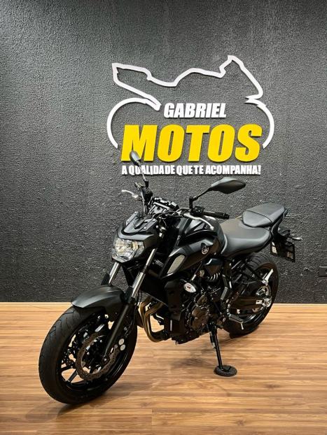 YAMAHA MT-07 700 ABS, Foto 4