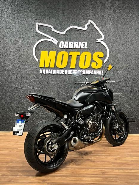 YAMAHA MT-07 700 ABS, Foto 6