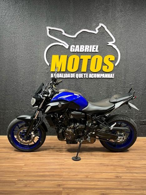 YAMAHA MT-07 700 ABS, Foto 2