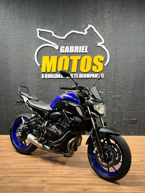 YAMAHA MT-07 700 ABS, Foto 3