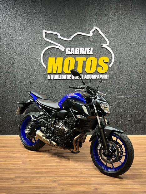 YAMAHA MT-07 700 ABS, Foto 3