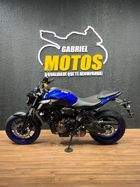 YAMAHA MT-07 700 ABS, Foto 2