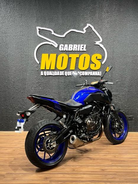 YAMAHA MT-07 700 ABS, Foto 6