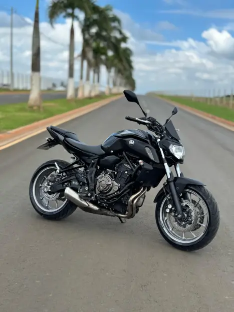 YAMAHA MT-07 700 ABS, Foto 1