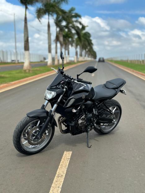 YAMAHA MT-07 700 ABS, Foto 4