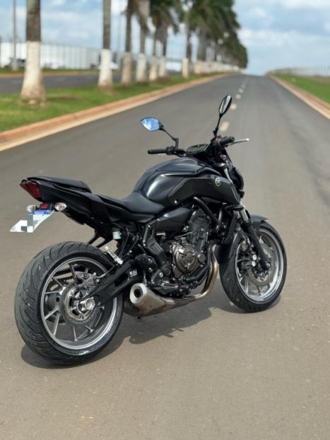 YAMAHA MT-07 700 ABS, Foto 5