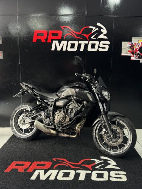 YAMAHA MT-07 700 ABS, Foto 1
