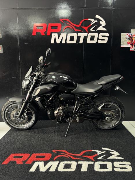YAMAHA MT-07 700 ABS, Foto 2