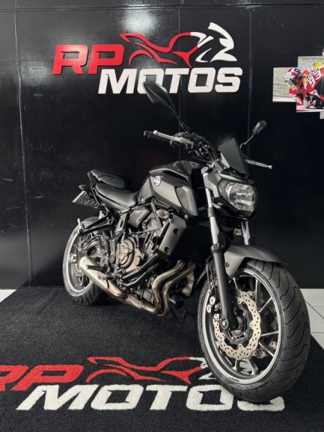 YAMAHA MT-07 700 ABS, Foto 3