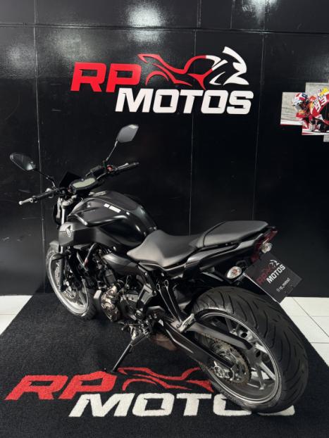 YAMAHA MT-07 700 ABS, Foto 4
