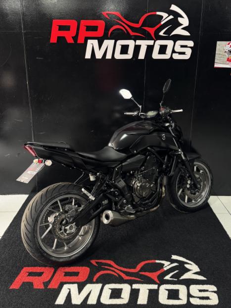 YAMAHA MT-07 700 ABS, Foto 5