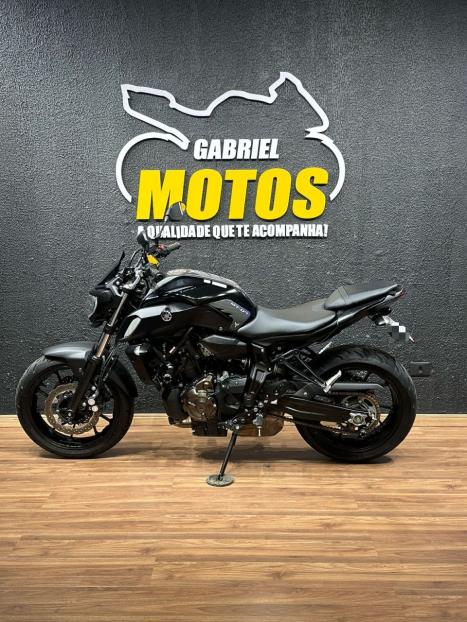 YAMAHA MT-07 700 ABS, Foto 2