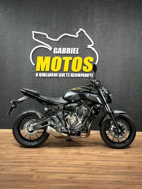 YAMAHA MT-07 700 ABS, Foto 1