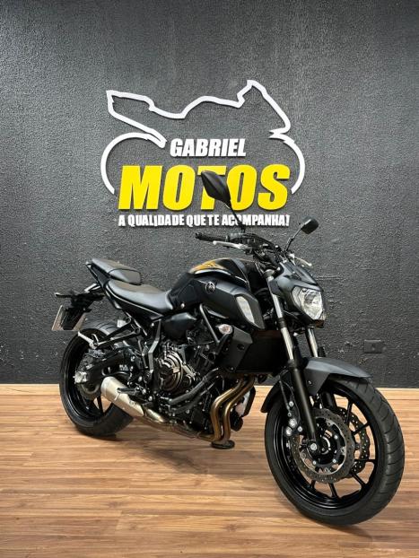 YAMAHA MT-07 700 ABS, Foto 3
