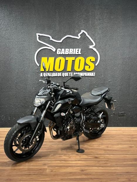 YAMAHA MT-07 700 ABS, Foto 4