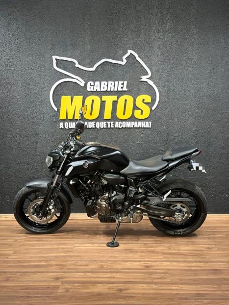 YAMAHA MT-07 700 ABS, Foto 2