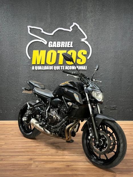 YAMAHA MT-07 700 ABS, Foto 3