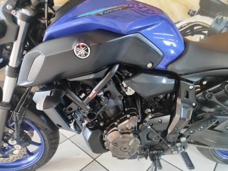 YAMAHA MT-07 700 ABS, Foto 2