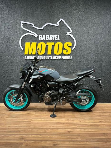 YAMAHA MT-07 700 ABS, Foto 2