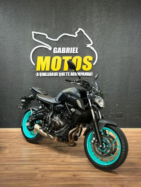 YAMAHA MT-07 700 ABS, Foto 3