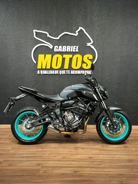 YAMAHA MT-07 700 ABS, Foto 1