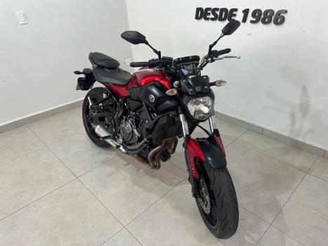 YAMAHA MT-07 700 ABS, Foto 3