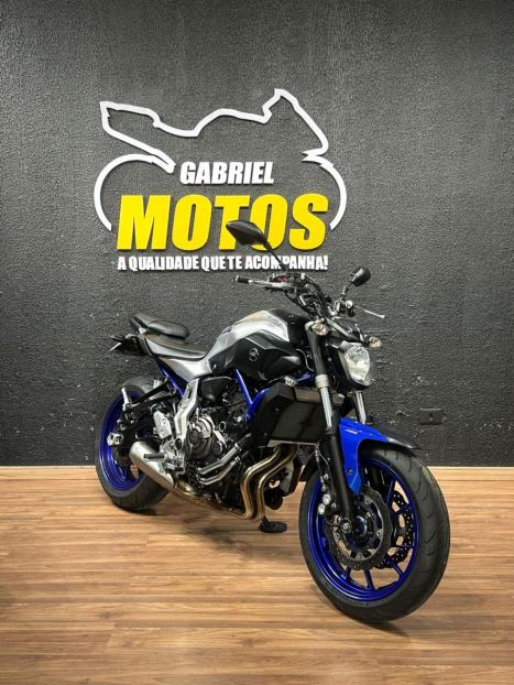 YAMAHA MT-07 700 ABS, Foto 3