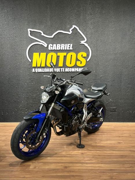 YAMAHA MT-07 700 ABS, Foto 4