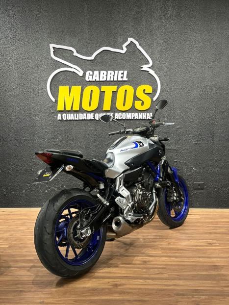 YAMAHA MT-07 700 ABS, Foto 5