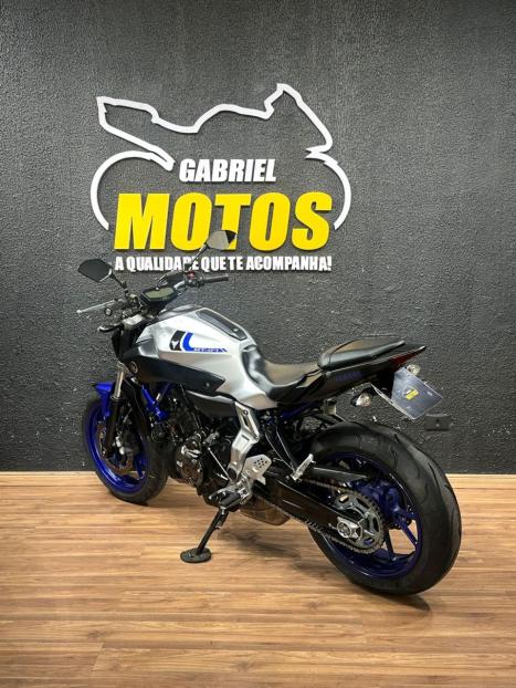 YAMAHA MT-07 700 ABS, Foto 6