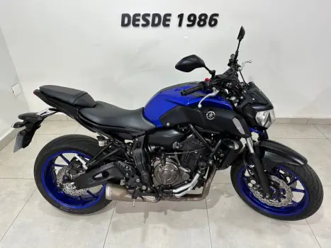YAMAHA MT-07 700 ABS, Foto 2