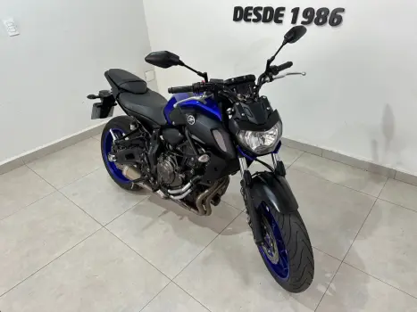 YAMAHA MT-07 700 ABS, Foto 3