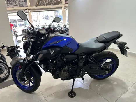 YAMAHA MT-07 700 ABS, Foto 4