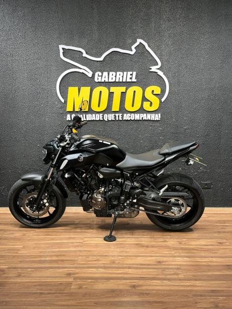 YAMAHA MT-07 700 ABS, Foto 2